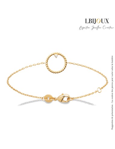 Bracelet femme en plaqué or accompagné d'un cercle torsadé et d'un oxyde. Longueur 18 cm. Maillon à 16 cm.